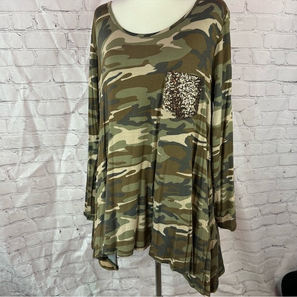 NWT Boutique Long sleeve camo print with sequin pocket tunic top knit - Picture 1 of 9